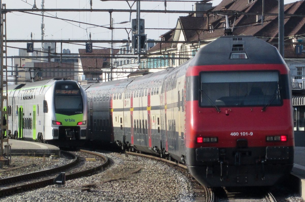 SBB 460 101 pushes an IC to Romanshorn into Thun station on 23 March 2017.