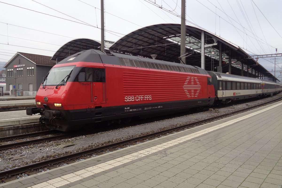 SBB 460 112 calls at Olten on 30 December 2018.