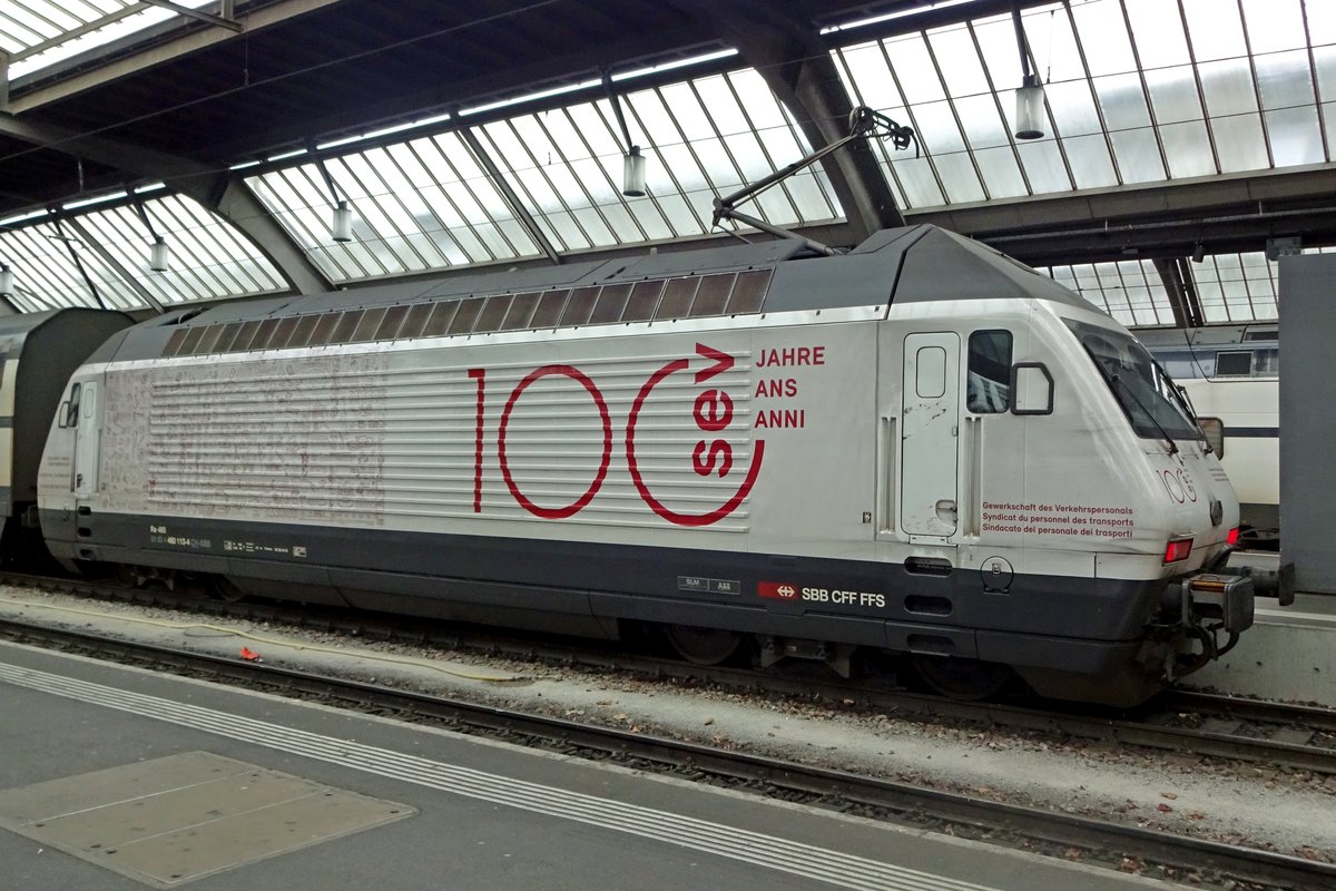 SBB 460 113 stands at Zürich HB on 2 January 2020.