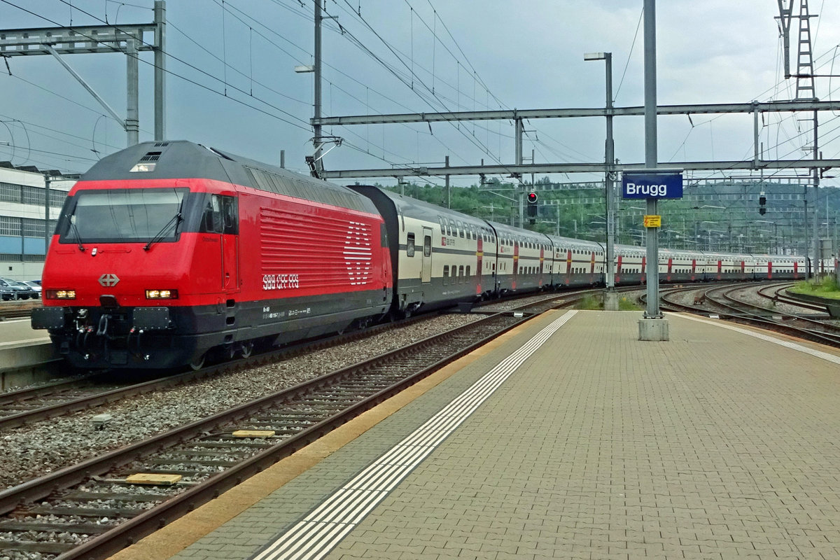 SBB 460 116 speeds through Brugg AG with an IC to Romanshorn on 25 May 2019.