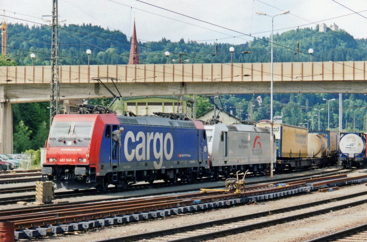 SBB 482 049 was rented to TX Log and seen on 27 May 2006 with a TX-Log service at Kufstein.