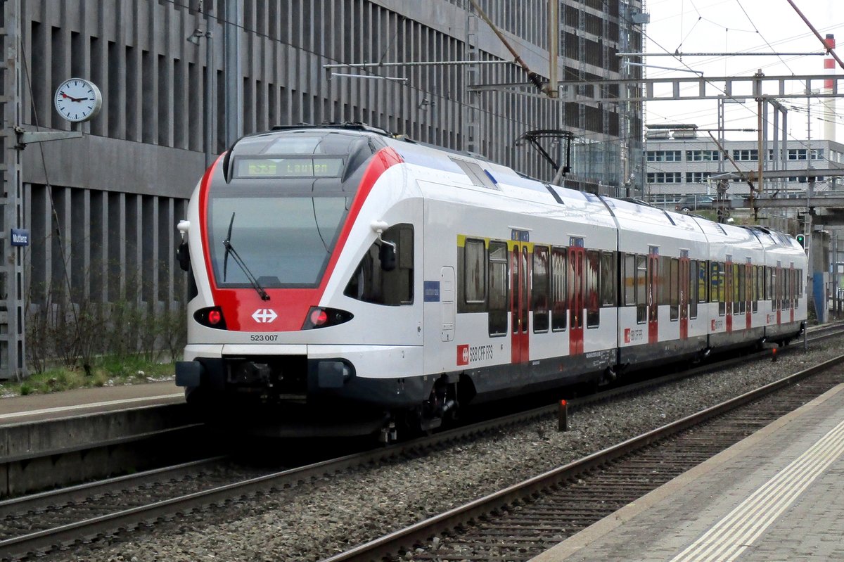 SBB 523 007 departs from Muttenz with an S-Bahn to Lörrach on 22 March 2017.