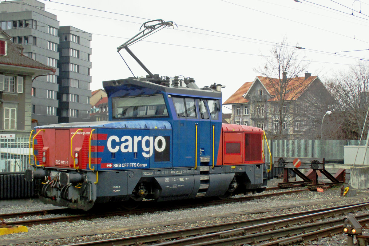 SBB 923 011 finds herself sidelined at Thun on 1 January 2019.