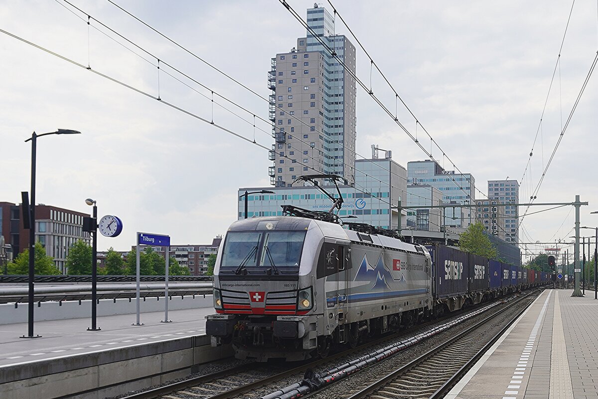 SBB Cargo 193 111 hauls a diverted Samskip container shuttle train through Tilburg on 8 May 2026. In May 2026 an 80 week partial closure (with manyfull closures in 2025) of Emmerich<=>Oberhausen ended. 