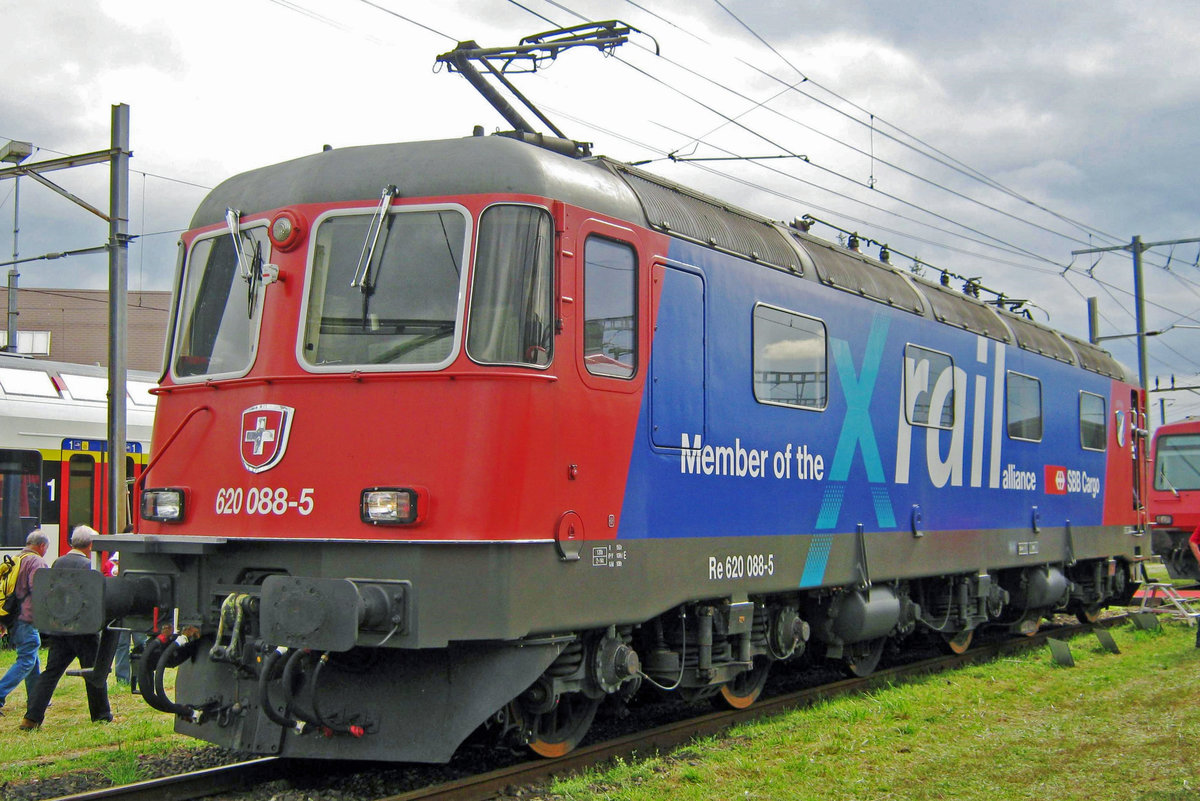 SBB Cargo 620 088 claims the Swiss membership of X-Rail Alliance at the works in BIenne on a rainy 20 September 2010.