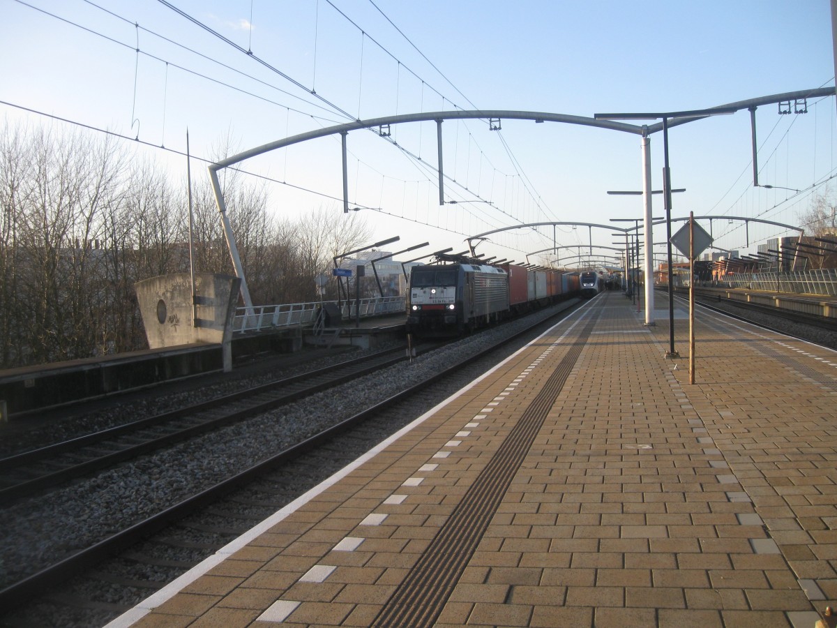 SBB Cargo/MRCE 189-288 cmes through Zwijndrecht, 02/01/2015.