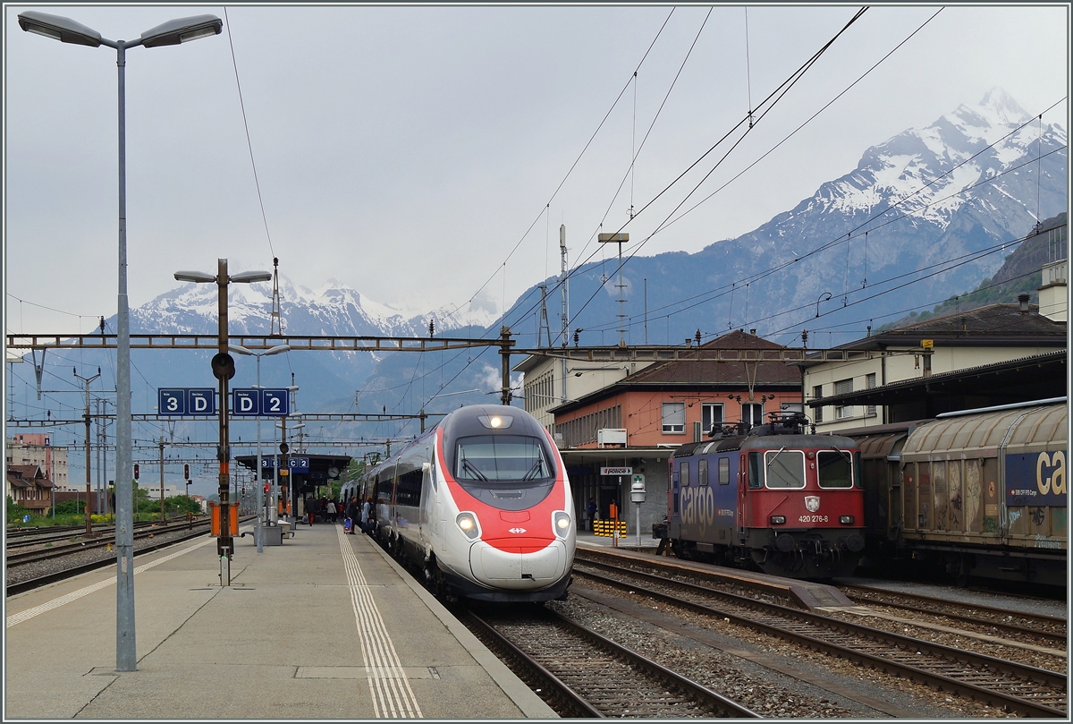 SBB ETR 610 and Re 420 in Sion.
18.04.2014