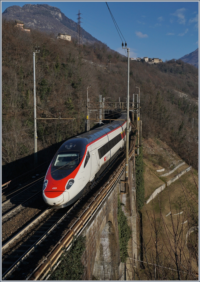 SBB ETR 610 on the way to Venezia by Preglia.
07.01.2017