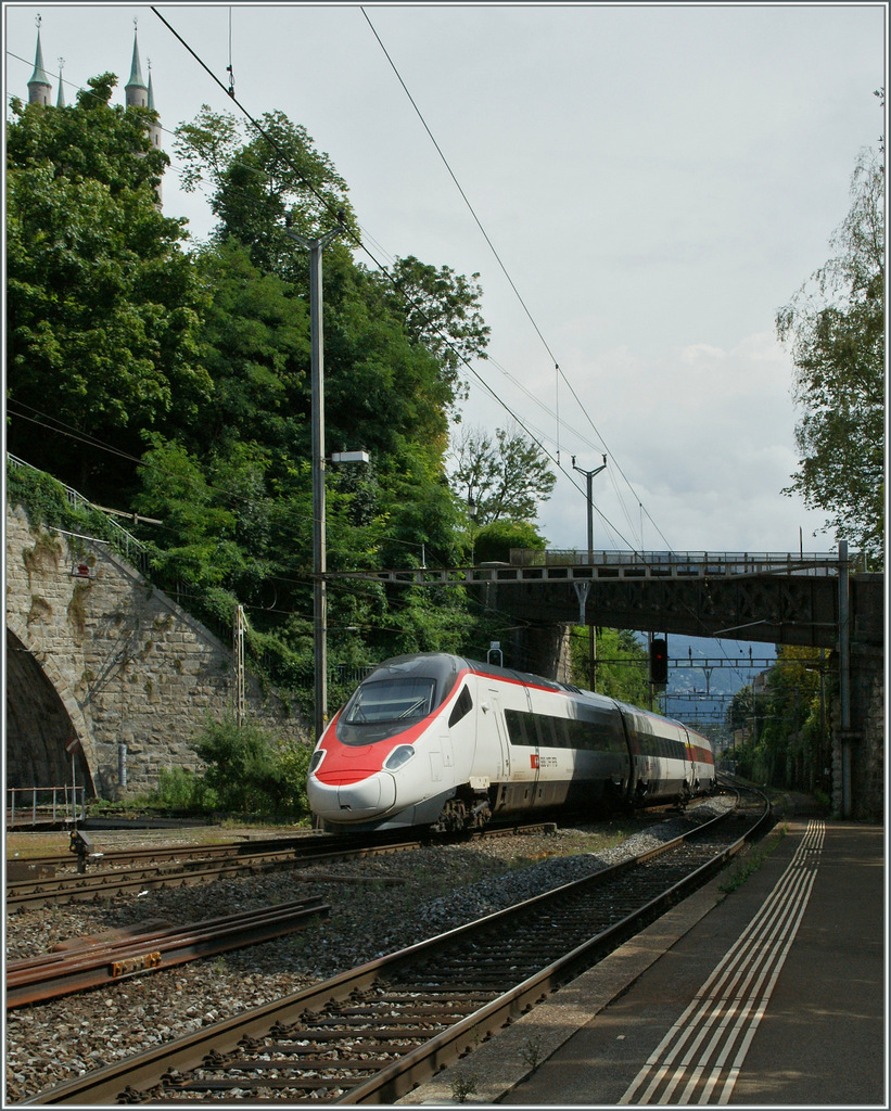 SBB ETR as EC 339 on the way to Milano in Vevey. (1024px) 
27.08.2013