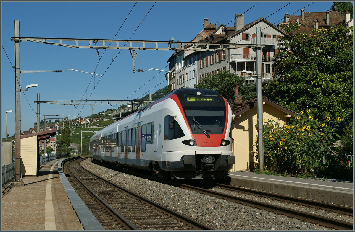 SBB Flirt 523 019 by his stop in St Saphorin.
03.09.2013