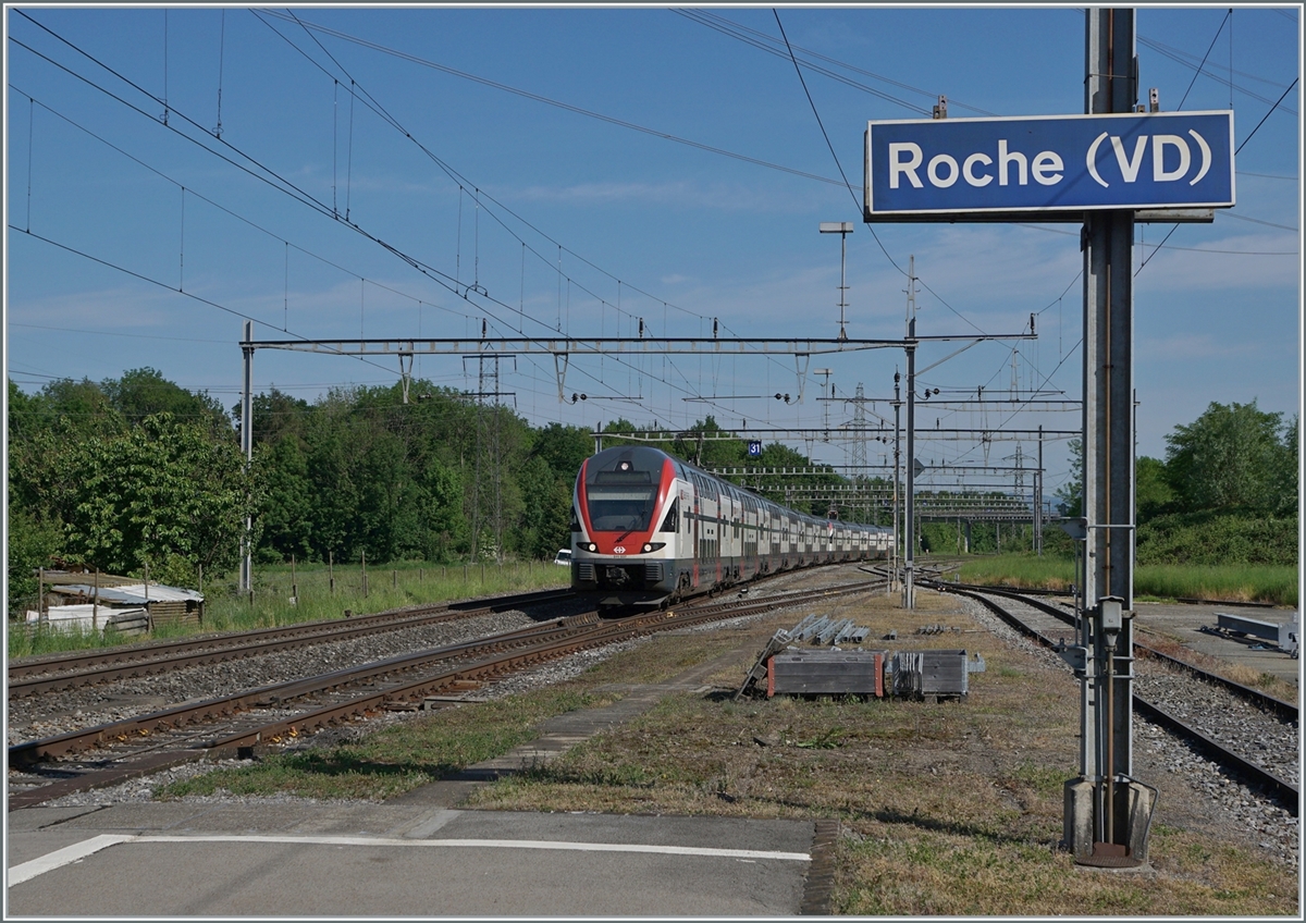 SBB RABe 511 on the way from Annemasse to St-Maurice in Roche VD.

12.05.2022