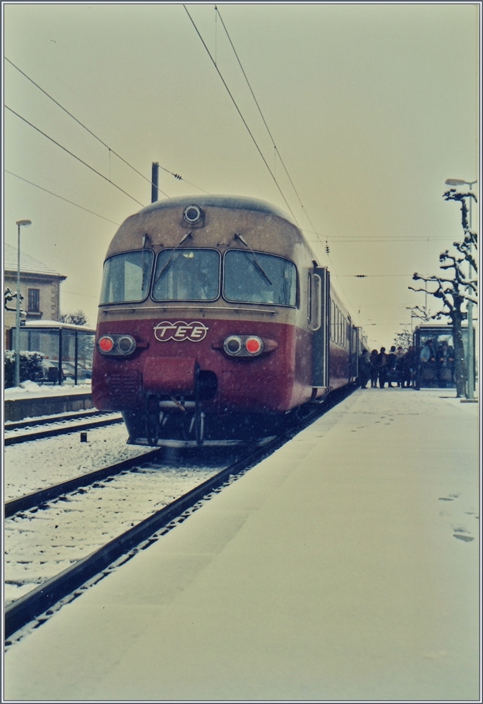 SBB RAe TEE in Frasne (conection train from Bern to the TGV service).
mars 1985