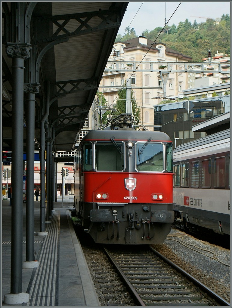 SBB Re 420 209  LION  in Locarno.
16.09.2013