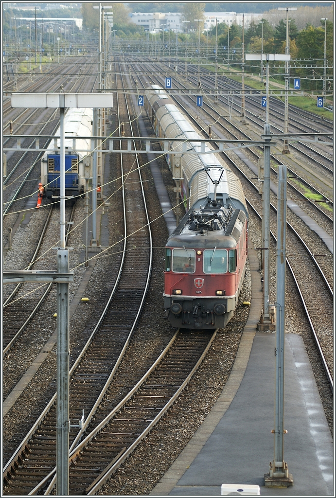 SBB Re 4/4 II 11355 in  Lausanne Triage. 
15.10.2014