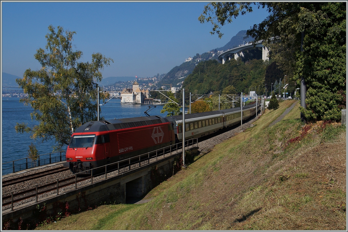 SBB Re 460 058-6 with an IR to Brig by the Castle of Chillon.
01.10.2015