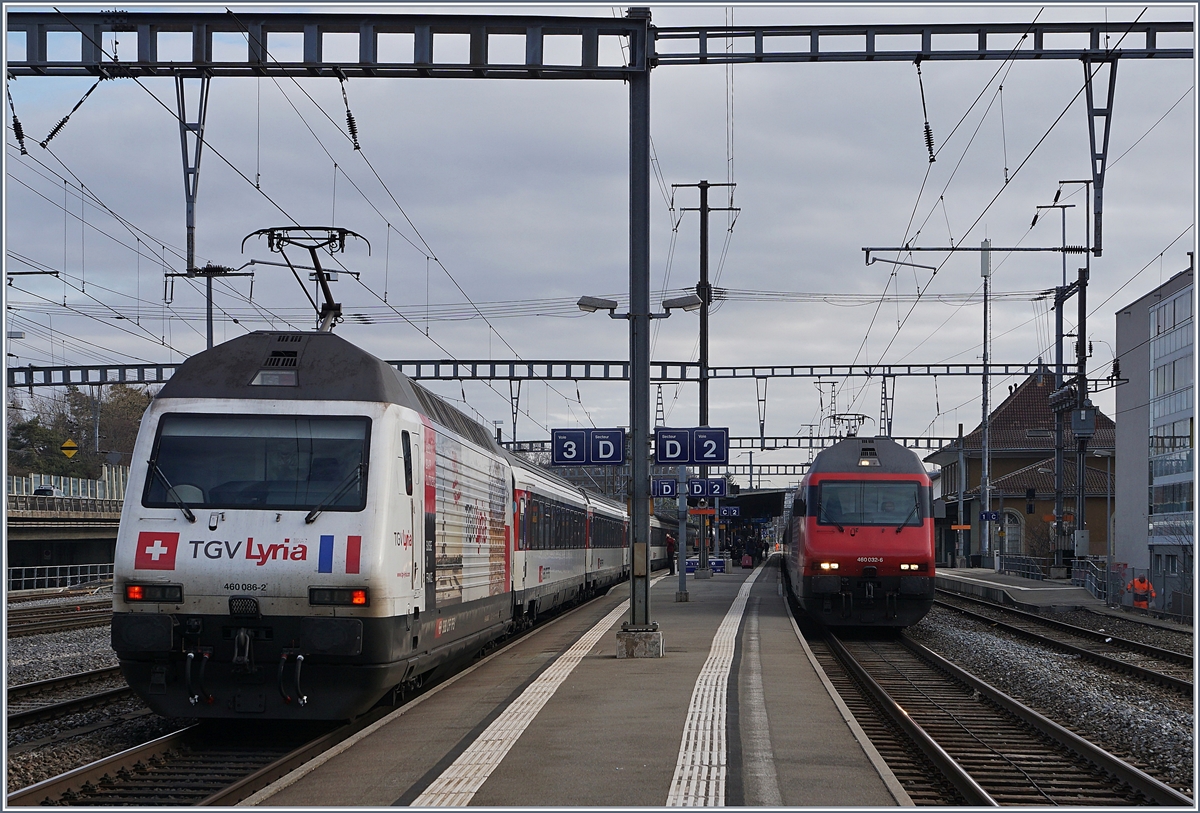 SBB Re 460 086-2 (TGV Lyria) and Re 460 032-6 in Morges.
22.02.2017