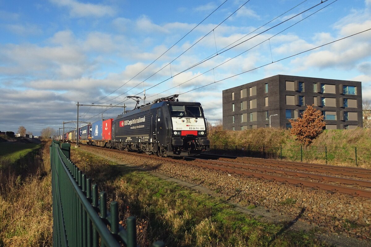 SBBCI 189 983 passes through Tilburg-Reeshof with an intermodal train on 8 December 2021.