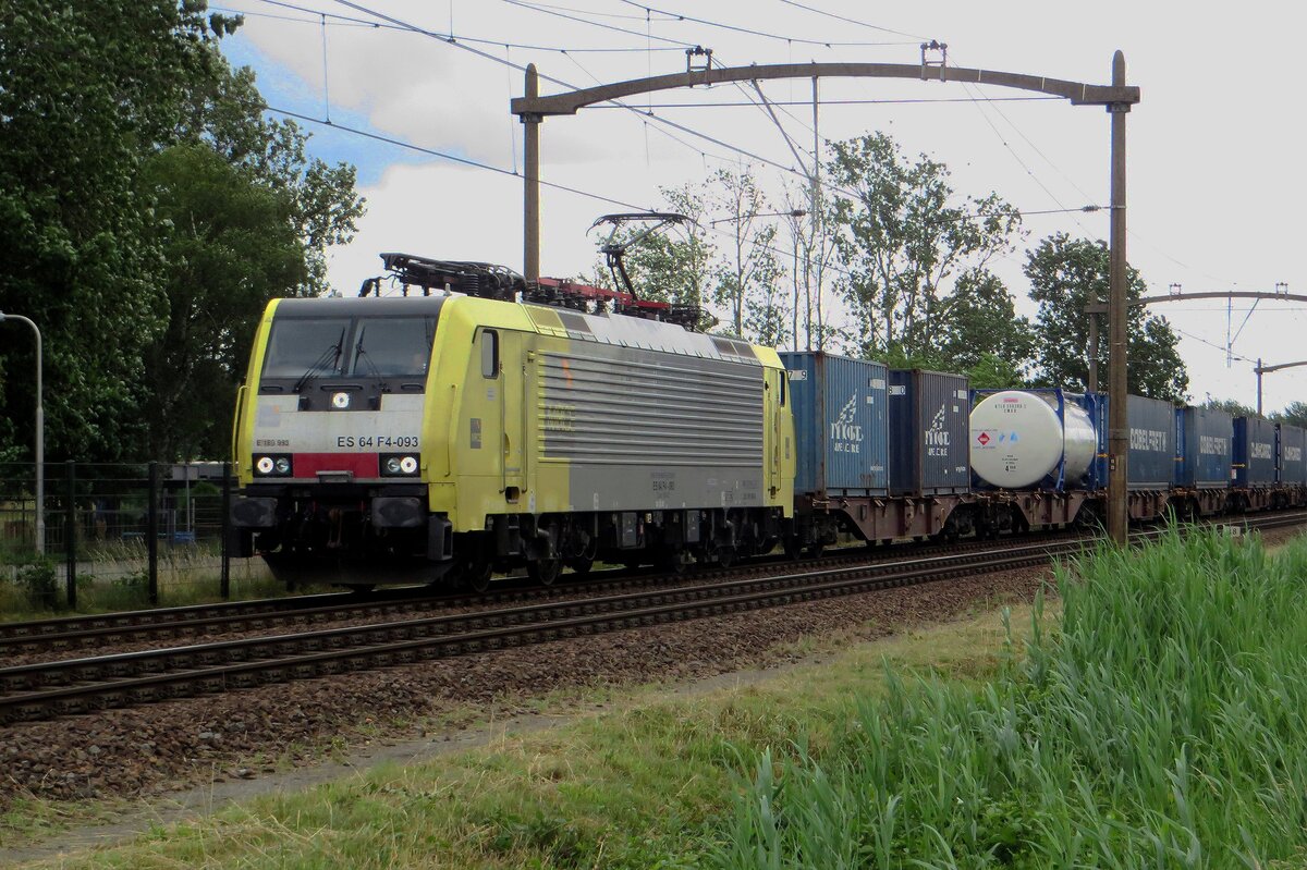 SBBCI 189 993 hauls an intermodal  train through Hulten on 7 July 2021.
