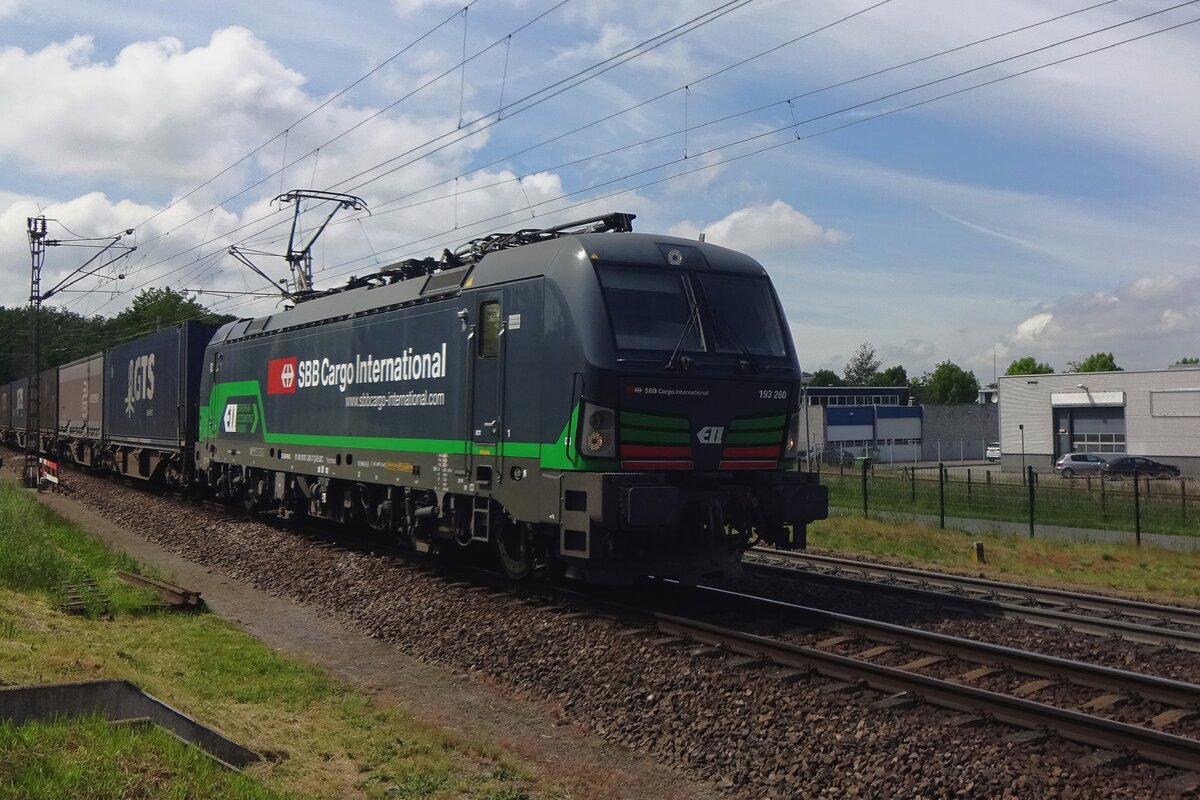 SBBCI 193 260 hauls a GTS container shuttle through Venlo Vierpaardjes on 28 May 2021.