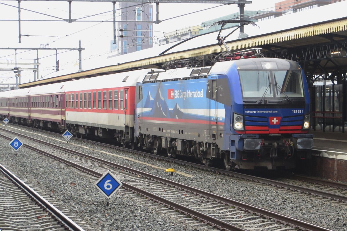 SBBCI 193 521 hauls the TUI-Express through 's-Hertogenbosch on 19 February 2023.