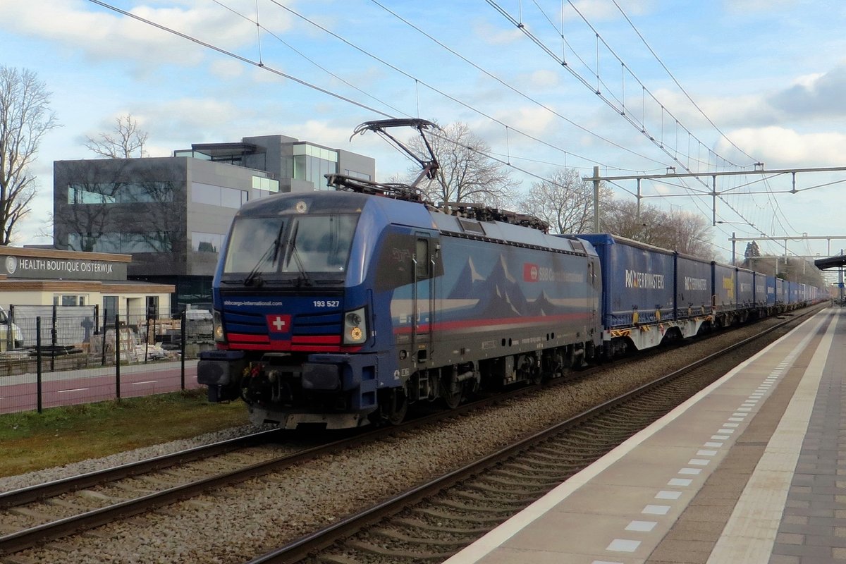 SBBCI 193 527 hauls an intermodal train through Oisterwijk on 23 February 2021.