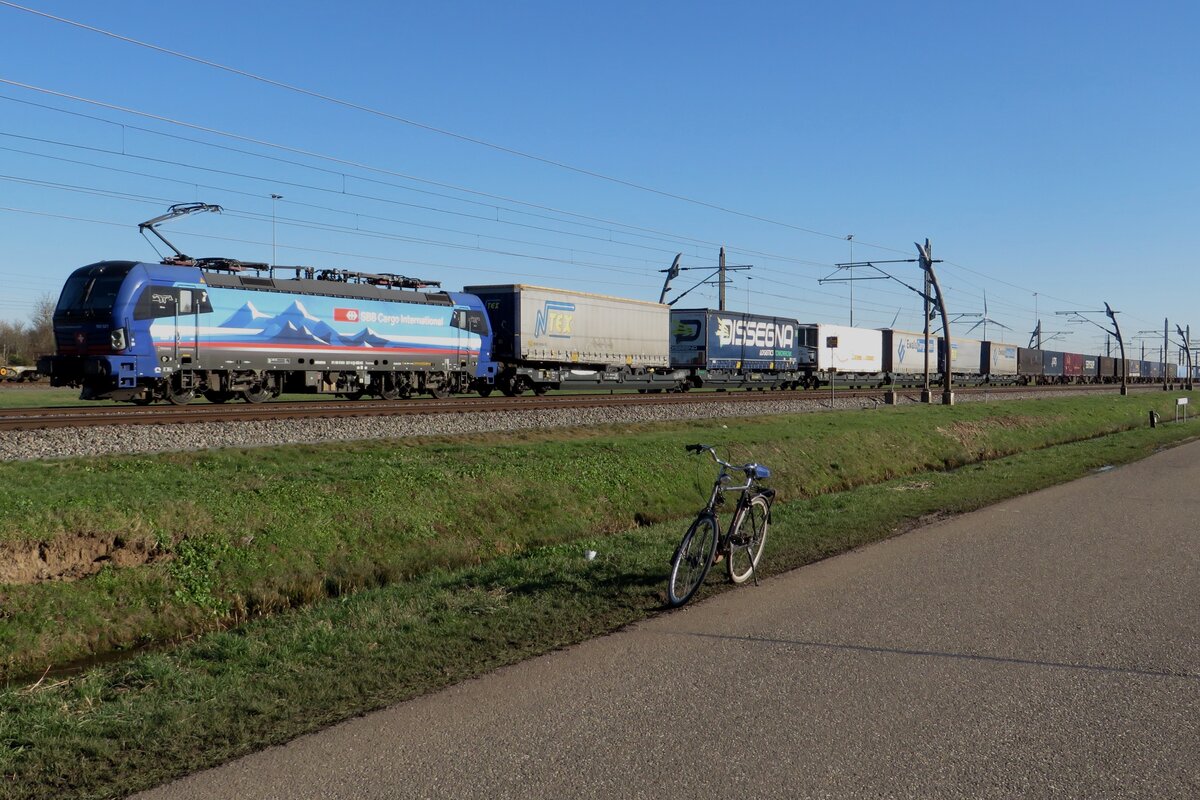 SBBCI 193 527 hauls an intermodal train through Valburg on 8 February 2023.