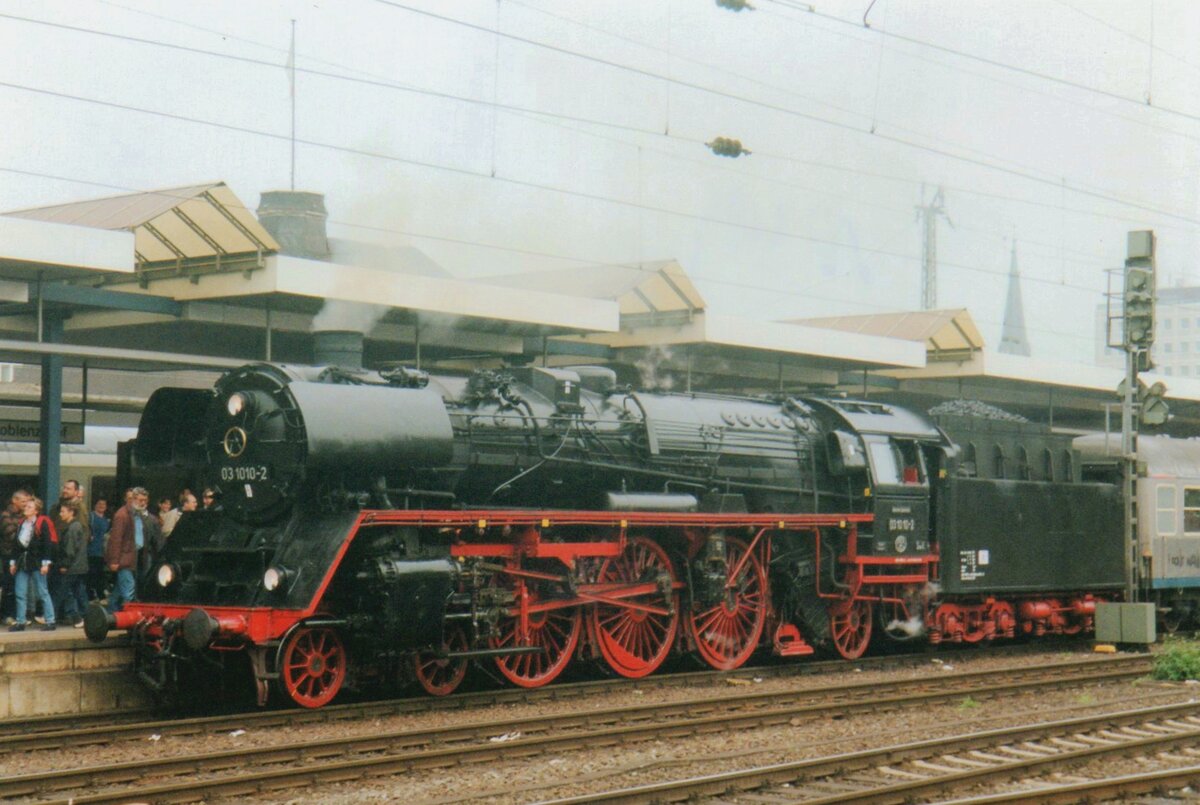 Scanned photo of 03 1010 entering Koblenz Hbf on 1 October 2002.