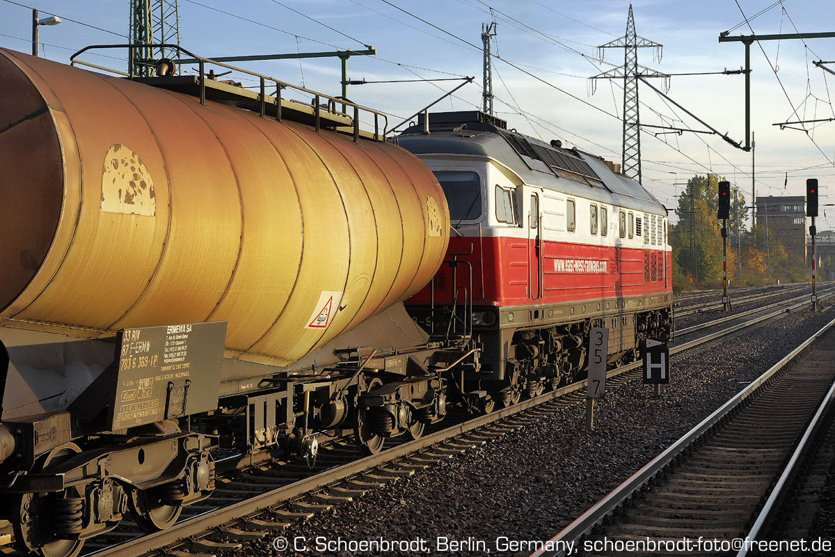 Schnefeld Flughafen, East-West-Railways Diesel 232 128-9 (9280 1 232 128-9 D-DBSRP) DB Schenker Rail Polska with a rake of 7836 369-1 ERMEWA SA from Switzerland and Austria, 2013,10,14