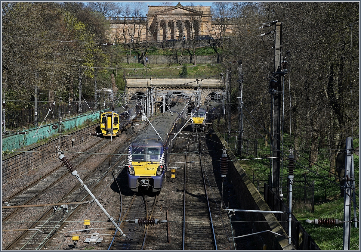 Scotrail Class 334 and an Class 158 by Edinburgh Waverley.
21.04.2018