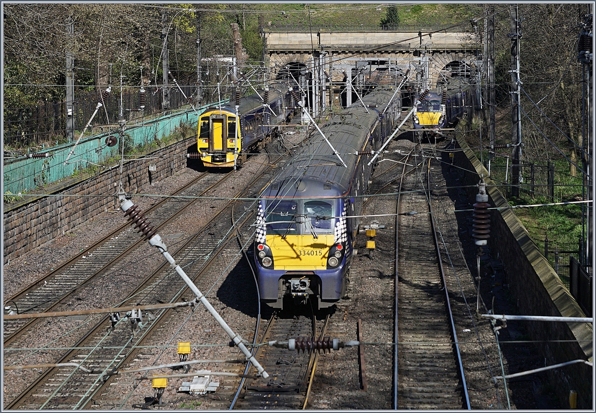 Scotrail Class 334 and an Class 158 by Edinburgh Waverley.
21.04.2018