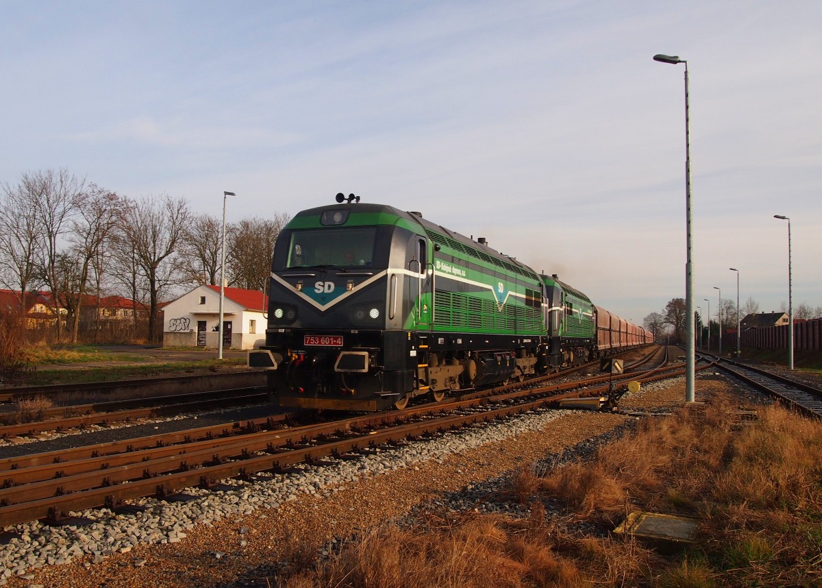 SD 753 601-4 on 17/12/2014 at Nučice Station.