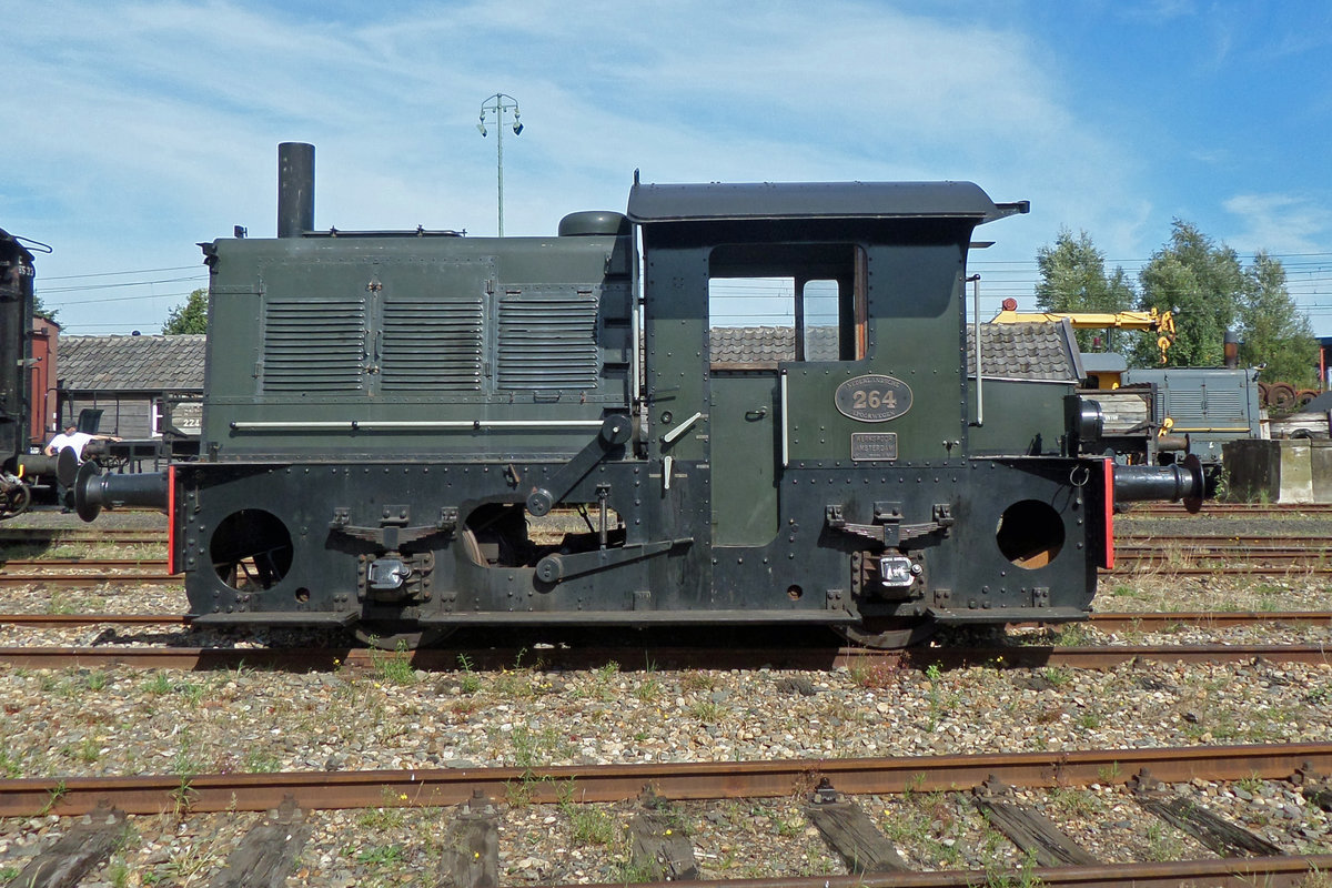 SGB, ex-NS 264 stands on 10 September 2016 in Goes. 
