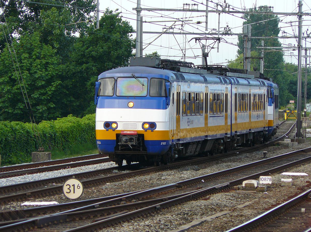 SGM-II Sprinter units 2122 en 2117 coming from Gouda. Leiden Centraal 11-06-2014.