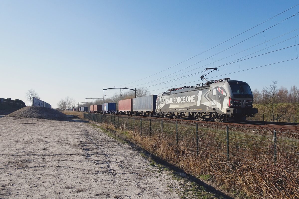 Sharky 193 623 hauls an RFO Katý container shuttle train throguh Tilburg-Reeshof on 8 March 2022.