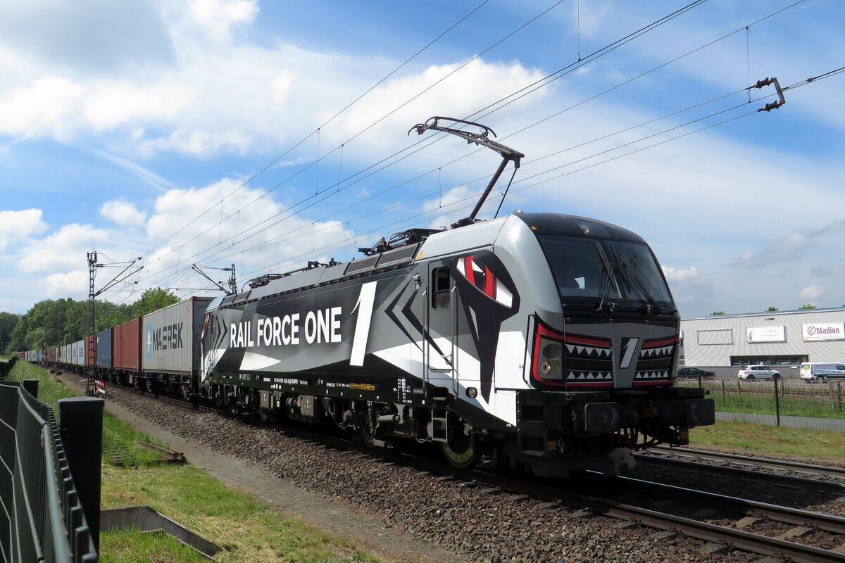 Sharky, RFO 193 623, hauls a container train through Venlo Vierpaardjes on 28 May 2021.
