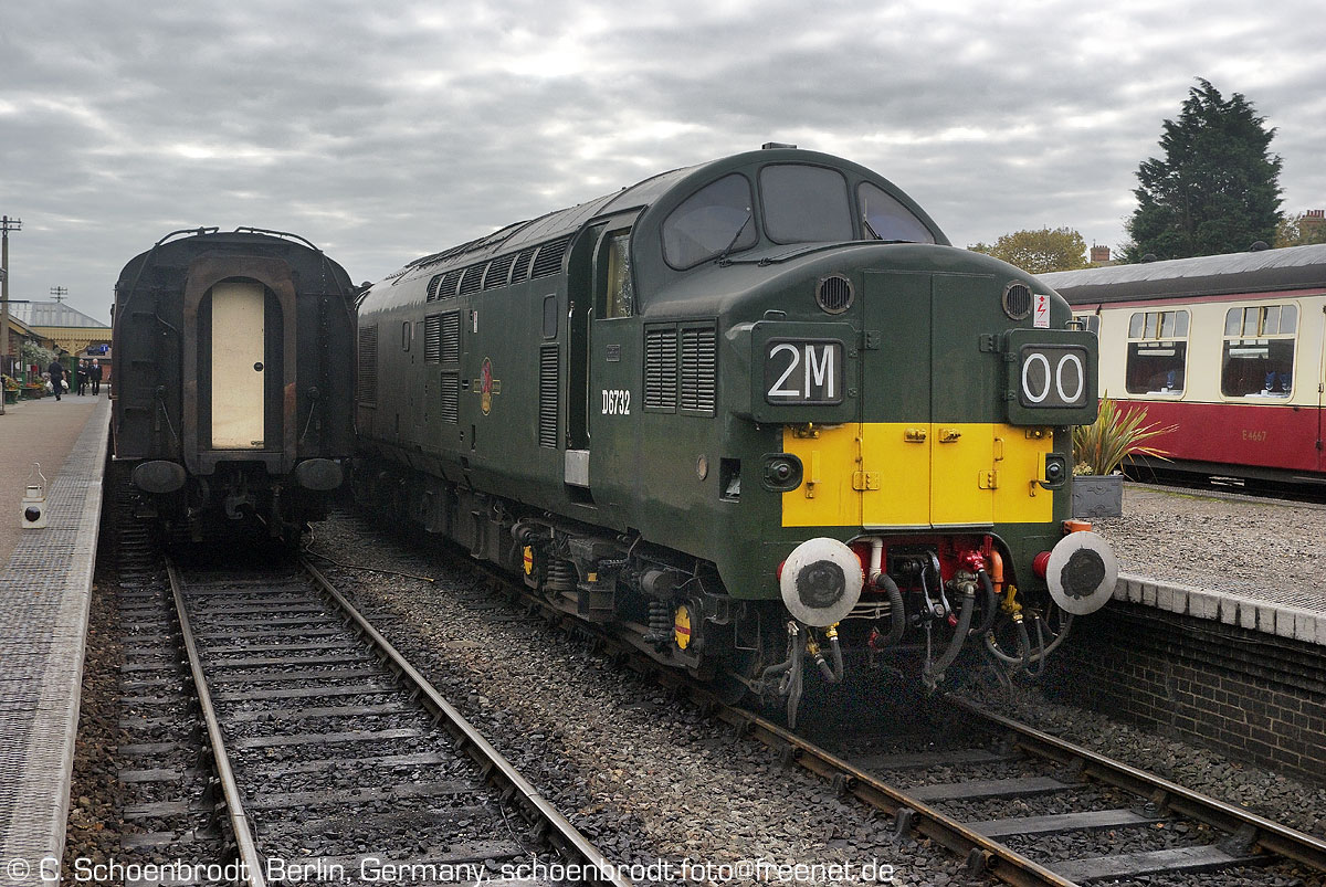 Sheringham, North Norfolk Railways, Class 37 Diesellok D6732 with the early morning train to Holt 2014,09,27