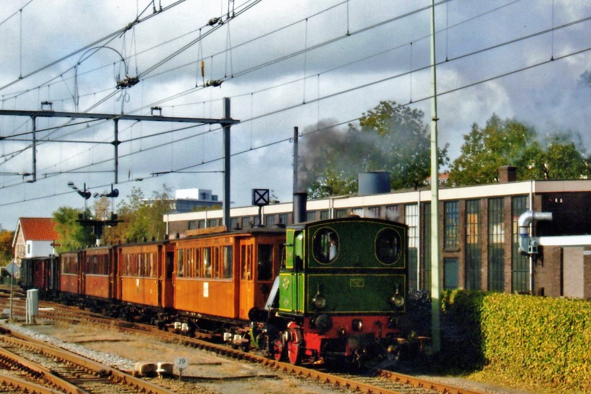 SHM-30 hauls a steam tram towards Medemblik out of Hoorn on 24 October 2009.