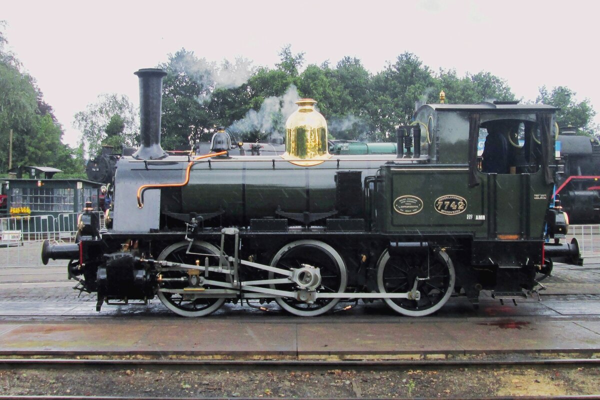 SHM's 7742 BELLO catches the rain while on visit at the VSM in Beekbergen on 6 September 2015.