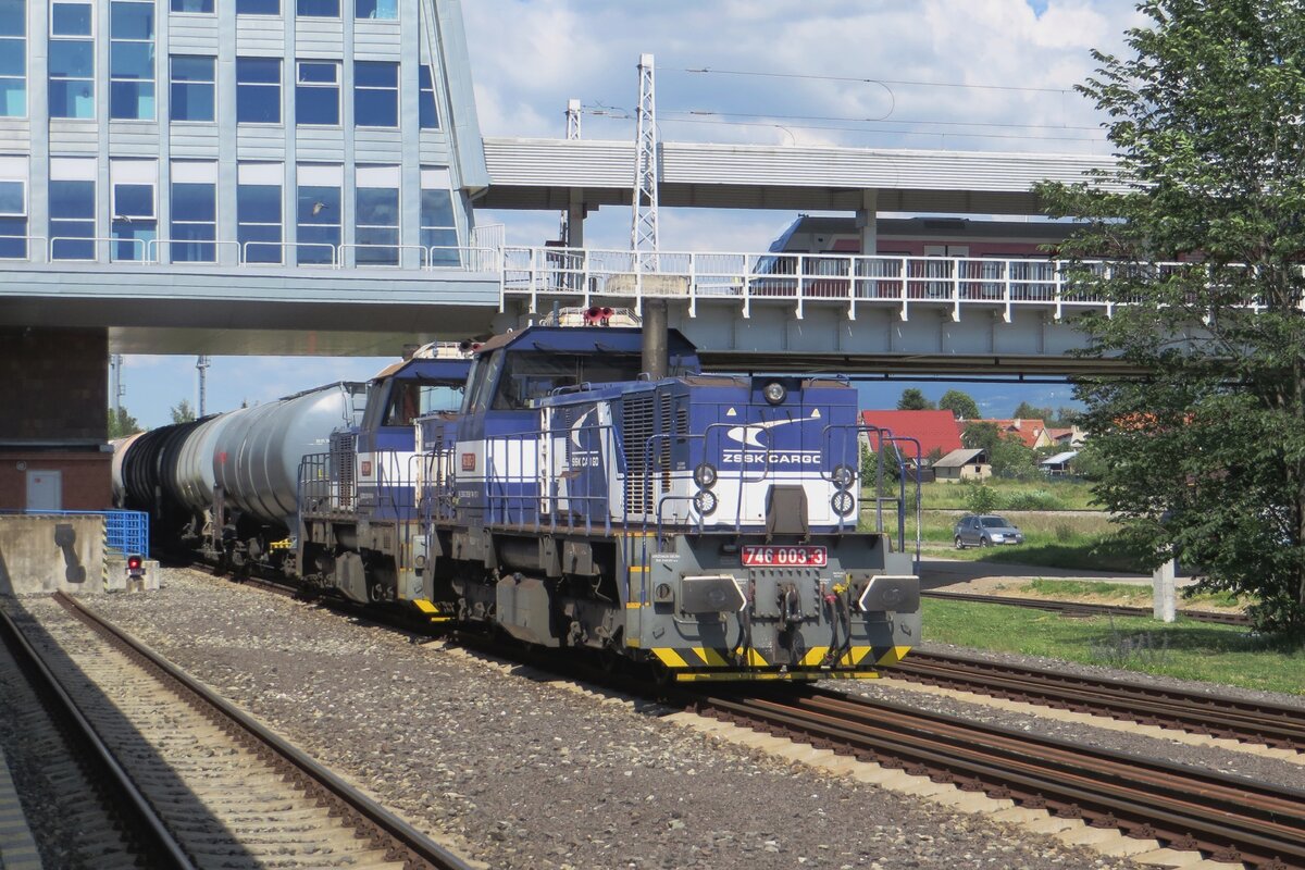 Short freight with  746 003 stands at Poprad-Tatry on 23 June 2022.