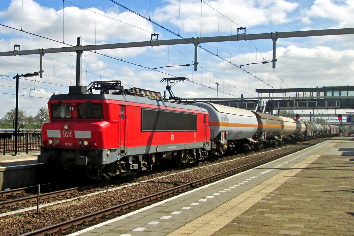 Short tank train with 1612 speeds through Lage Zwaluwe on 17 April 2015.