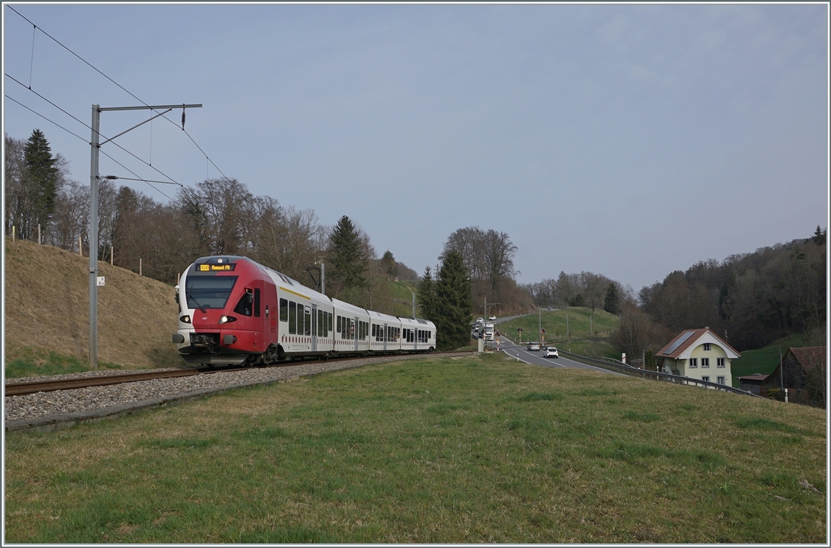 Shortly before Pensier the TPF RABe 527 197 is on the way to Romont FR.

March 29, 2022