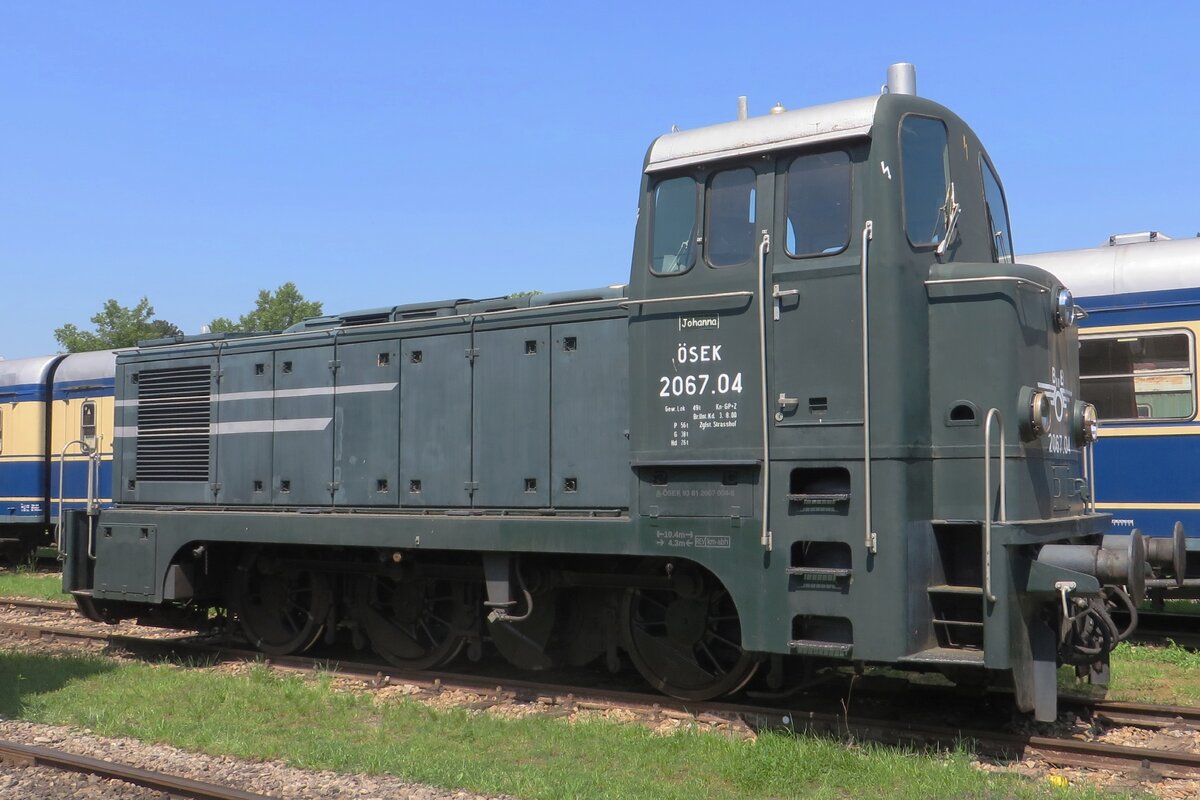 Shunter 2067.04 stands on a sunny 21 May 2023 at the Heizhaus Strasshof during the first Diesel days Weekend.