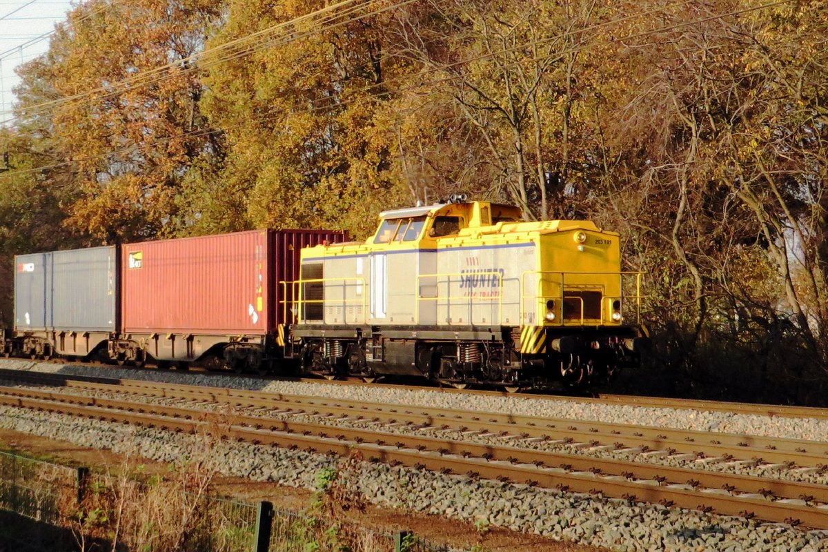 Shunter Tractie 203-101 shunts a container train at Blerick on 27 November 2020.