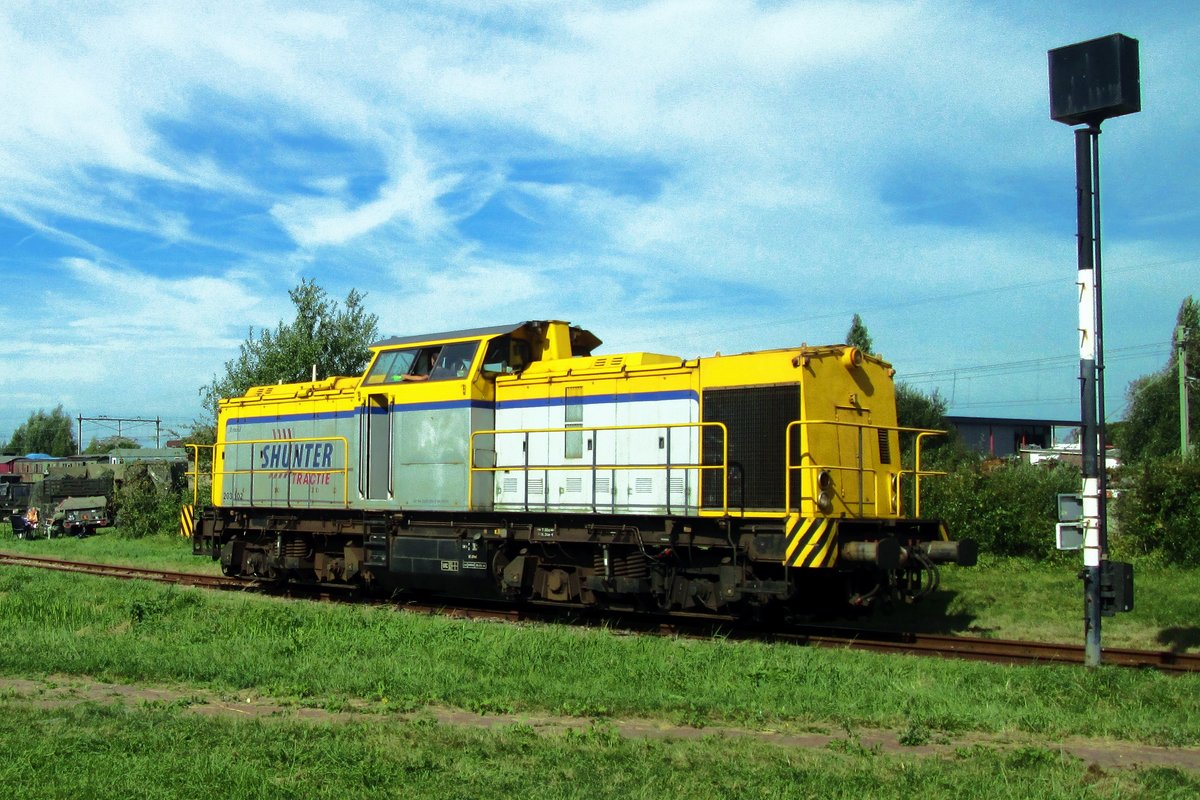 Shunter Tractie 203 102 runs light at Goes on 10 September 2016.