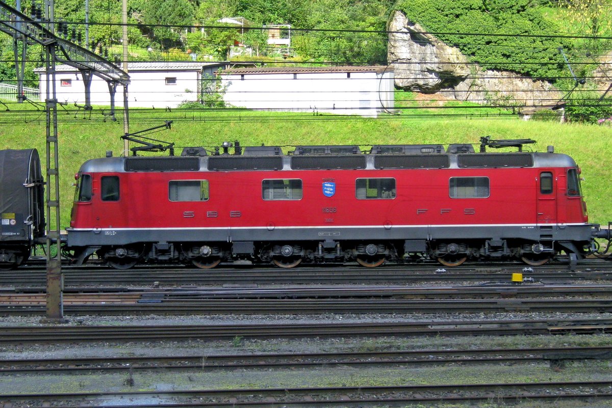 Side view on 11656 'TRAVERS' at Erstfeld on 15 September 2011.