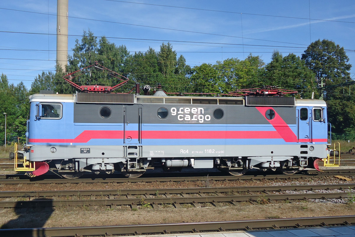 Side view on 1182 at Hallsberg on 11 September 2015.