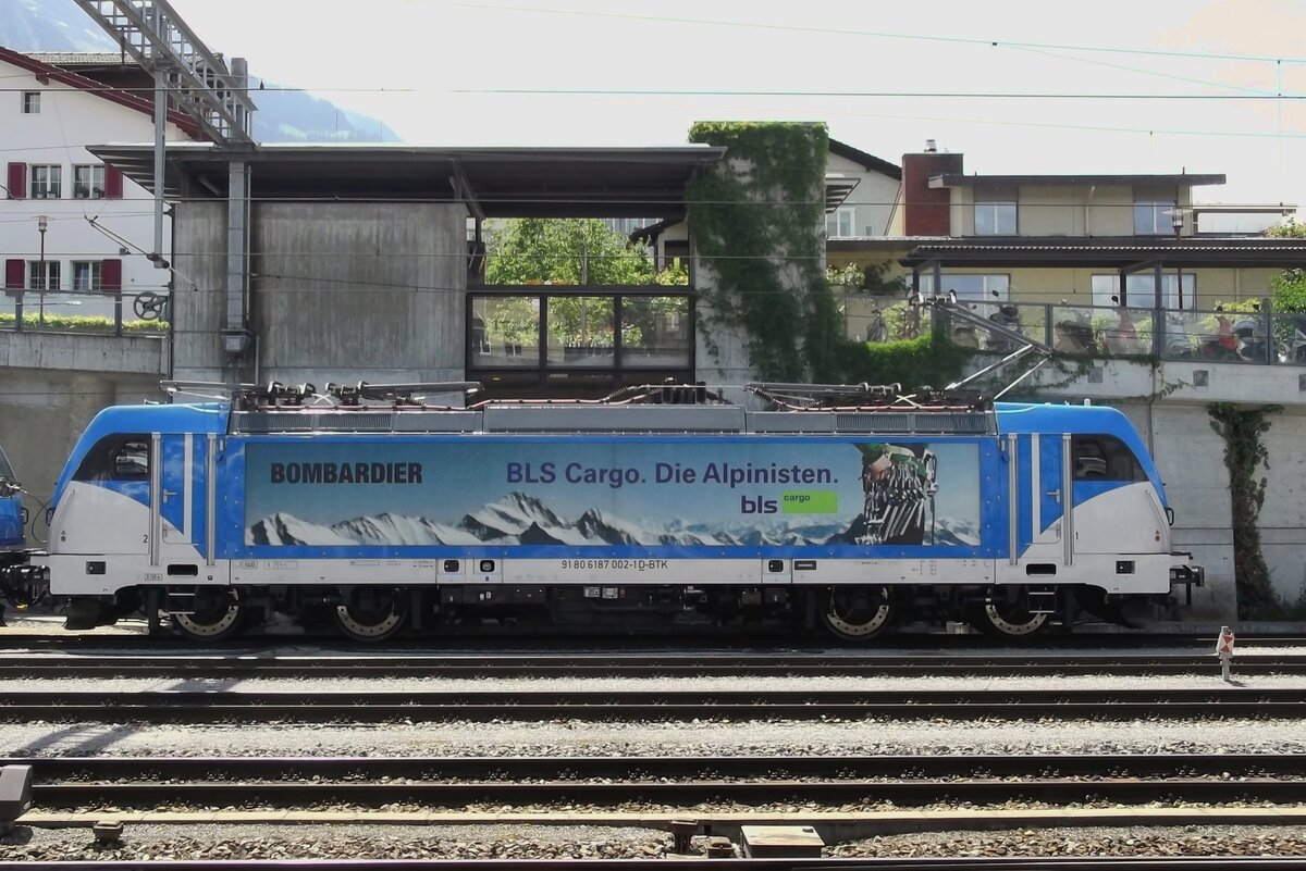 Side view on 187 002 at Spiez on 5 June 2014.