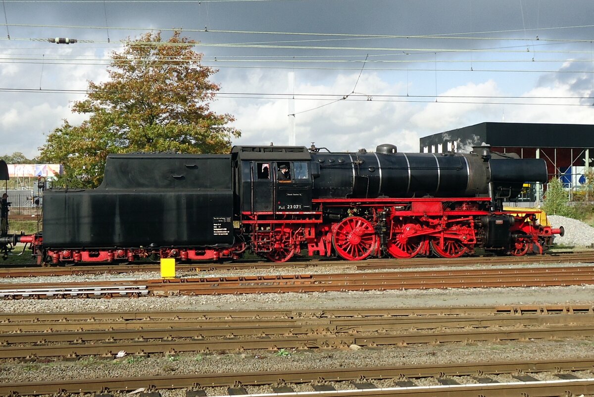 Side view on 23 071 at Amersfoort on 17 October 2014.