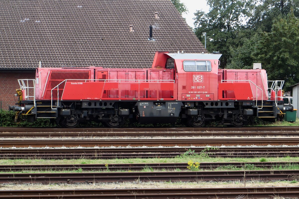 Side view on 261 027 at Itzehoe on 19 September 2022.