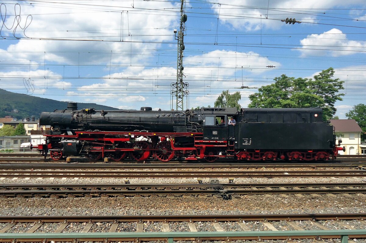 Side view on 41 018 at Neustadt (Weinstrasse) on 31 May 2014 during a Dampfspektakel.
